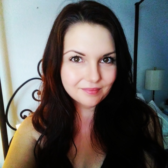 Meet your Posher, Liz - Picture 1 of 1